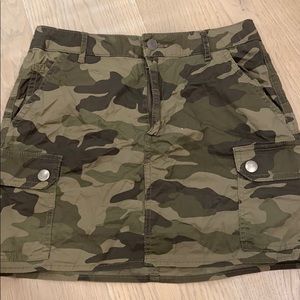 GARAGE Camo Cargo skirt